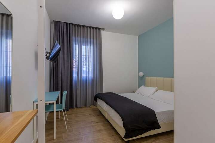 Room 3 of 40