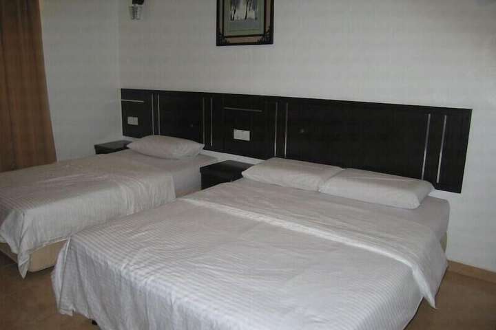 Room 4 of 14
