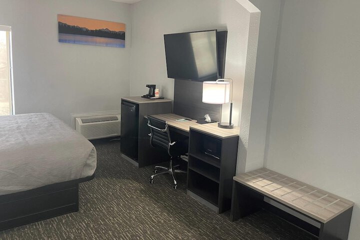 Room 14 of 27