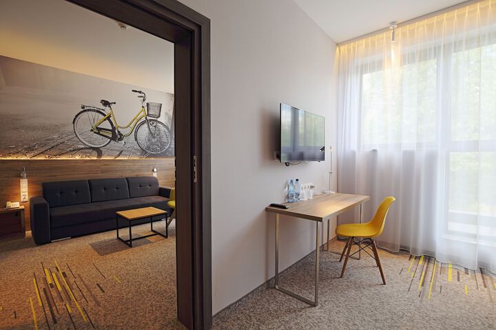 Room 7 of 32