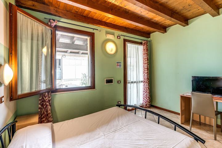 Room 13 of 69