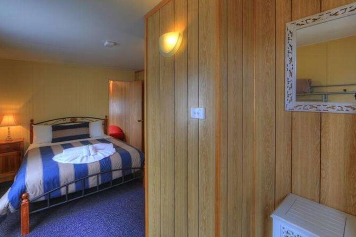 Room 2 of 34