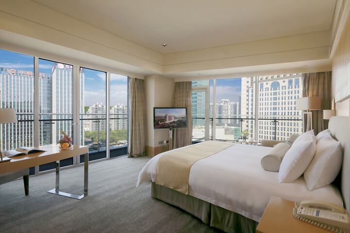 Room 10 of 48