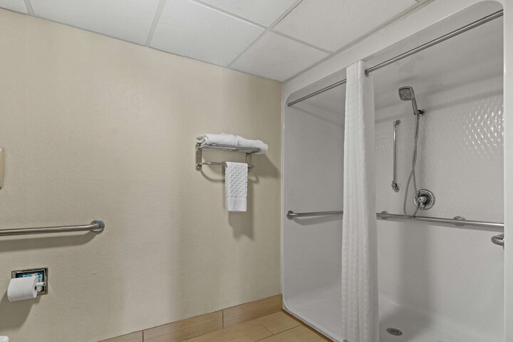 1 King Bed Microwave and Refrigerator WiFi Continental Breakfast (26 of 26)