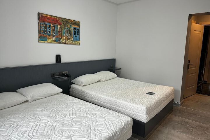 Room 12 of 48