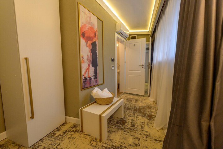 Room 13 of 104