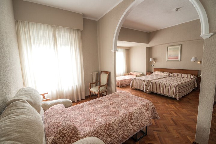 Room 7 of 18