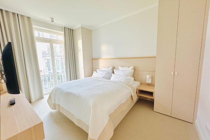 Room 4 of 111