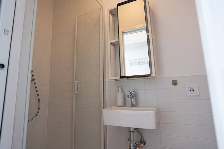 Room 14 of 15