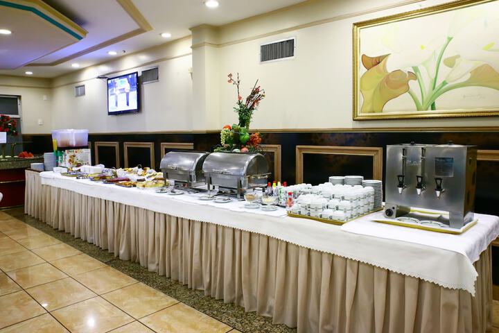 Dining 16 of 27