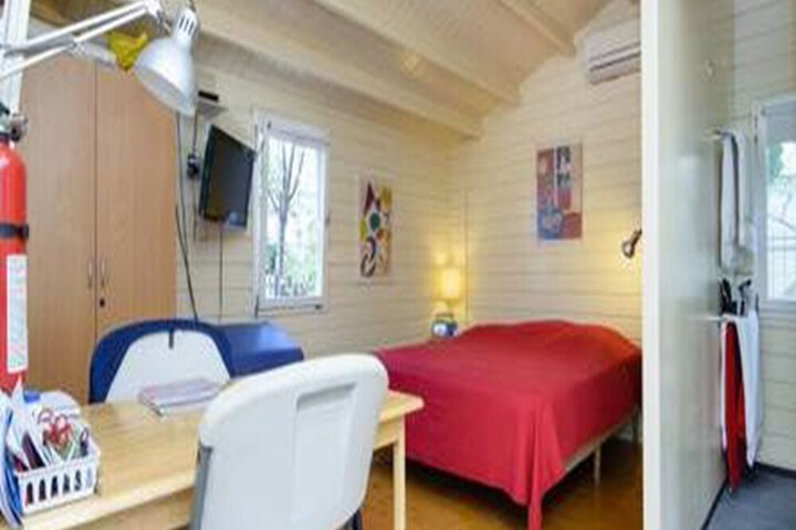 Room 5 of 15