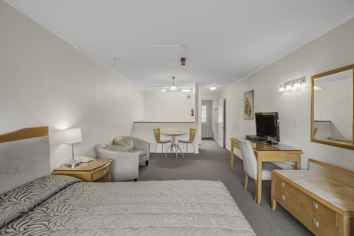 Room 33 of 111