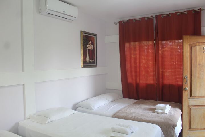 Room 10 of 42