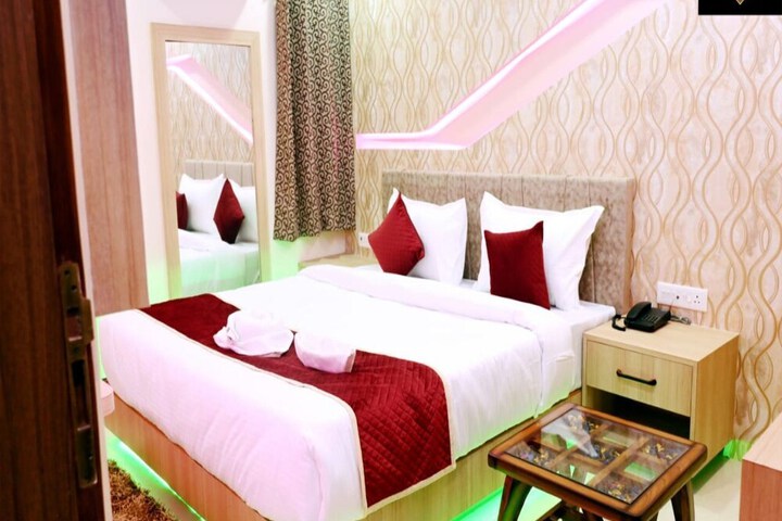 Room 10 of 77