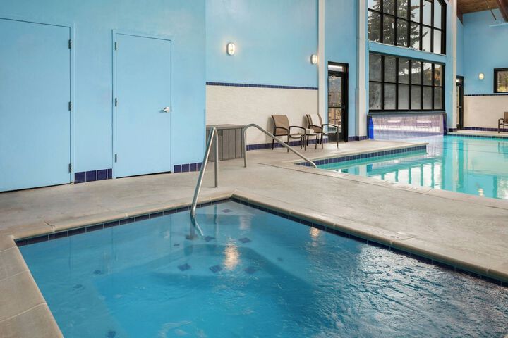 Hotel Pool