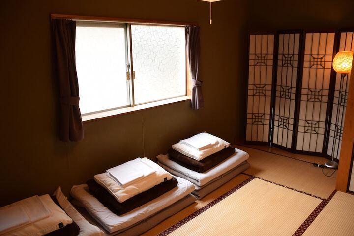 Room 9 of 34