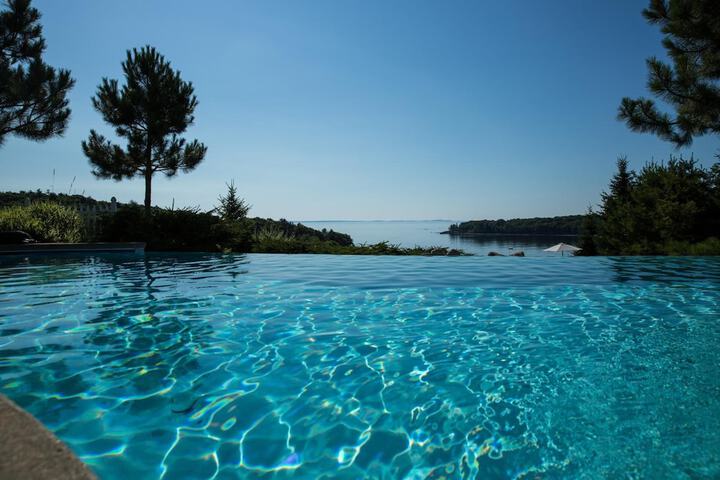 Pool 30 of 52