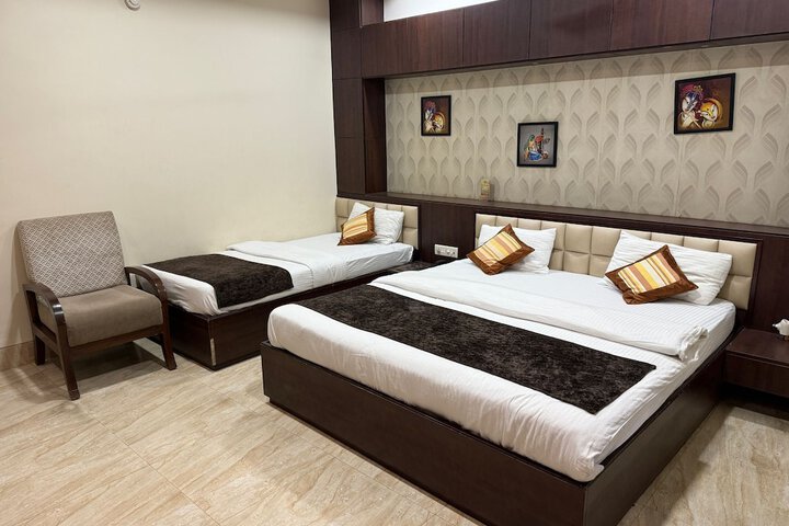 Room 5 of 11
