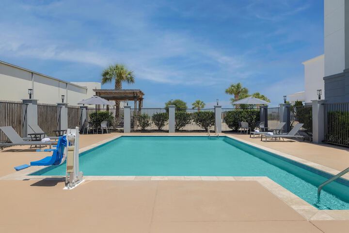 Pool Hotel