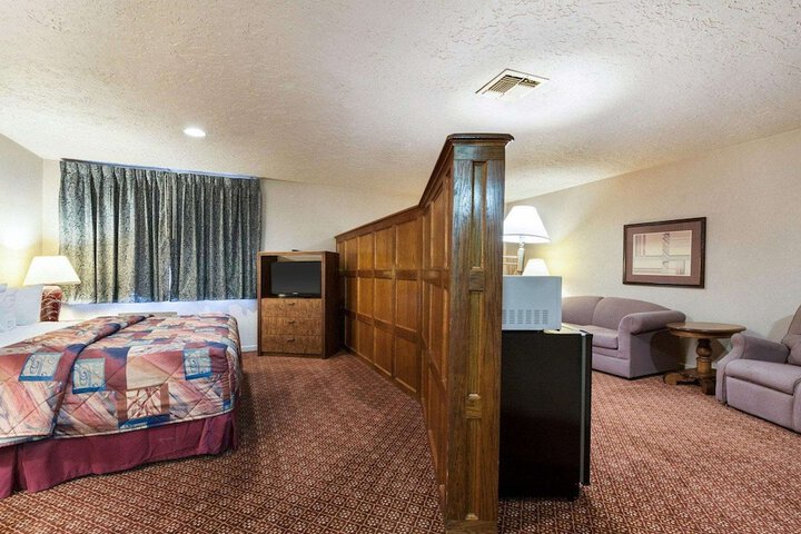 Room 17 of 36