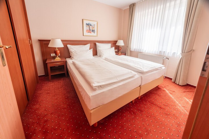 Room 12 of 84