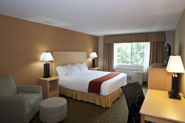 Standard King Bed Accessible (3 of 13)