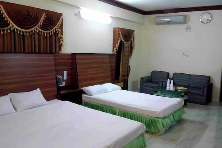 Room 5 of 12