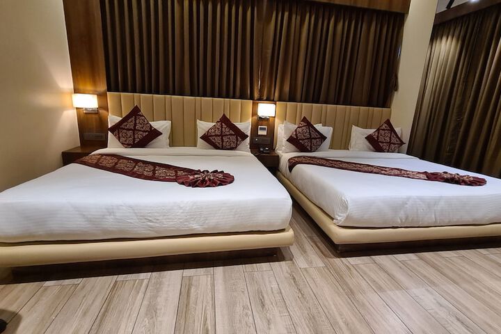 Room 6 of 33