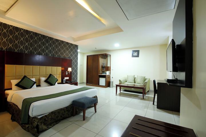 Room 28 of 83