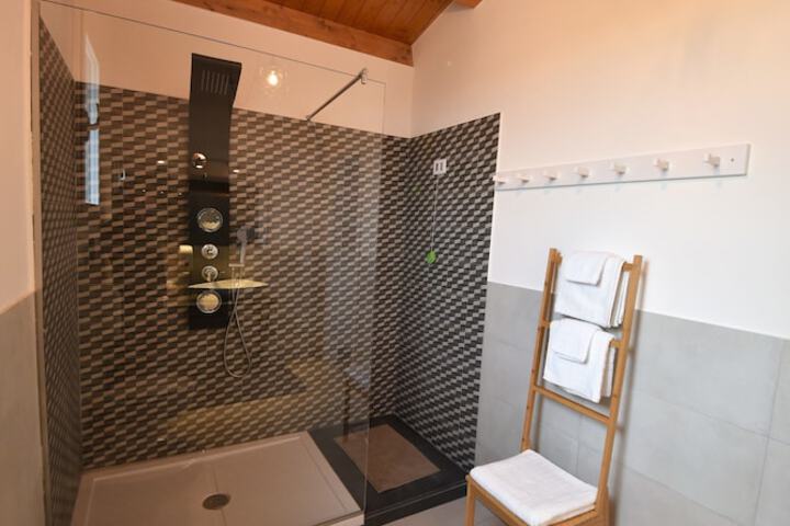 Room 16 of 16