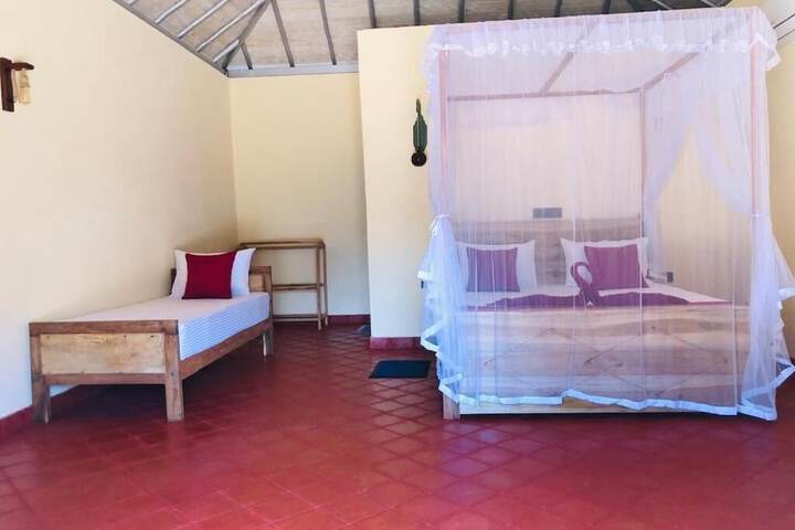 Room 4 of 8