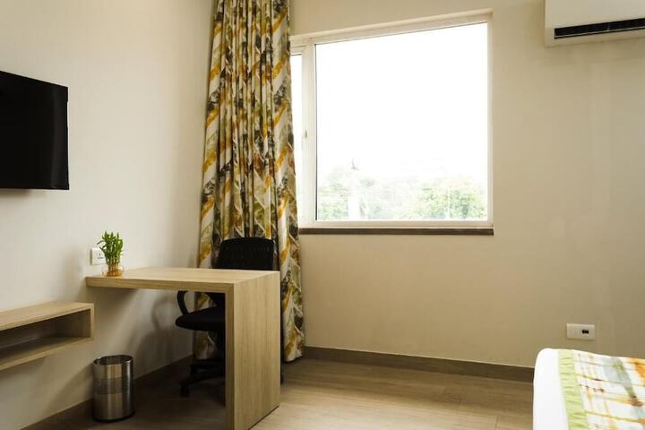 Room 13 of 27