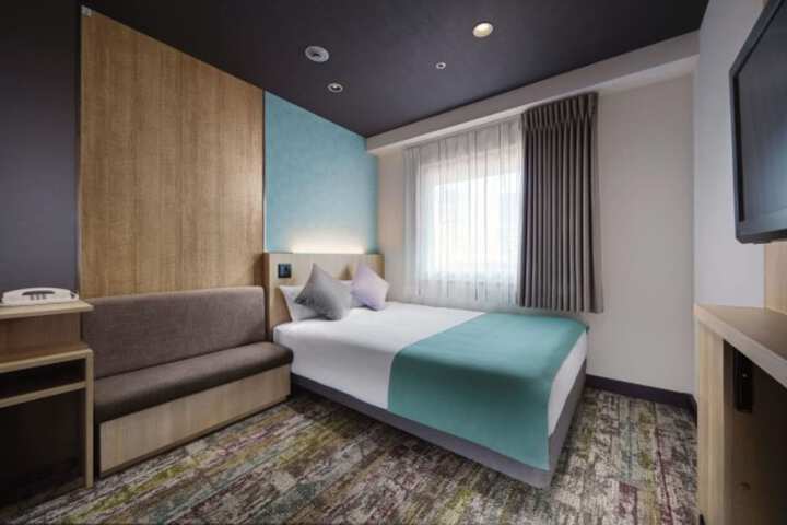 Room 6 of 28