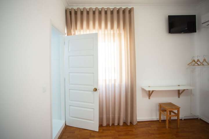 Room 5 of 97