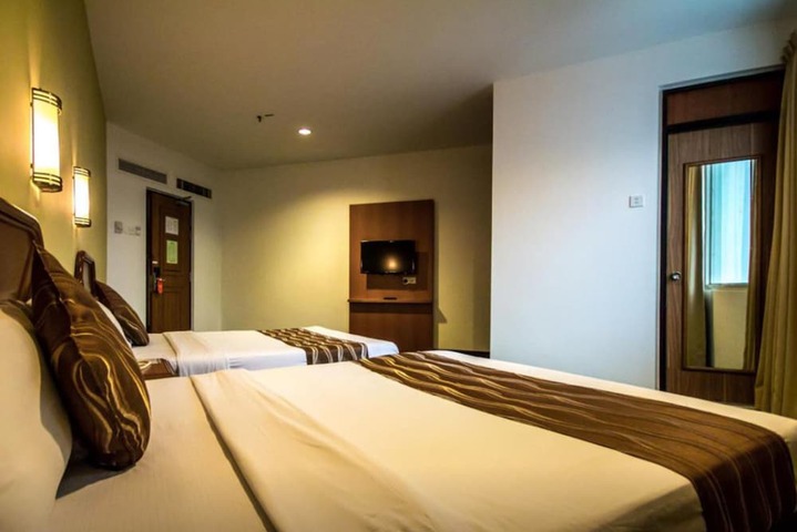 Room 6 of 38