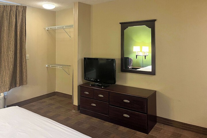 Room 11 of 28