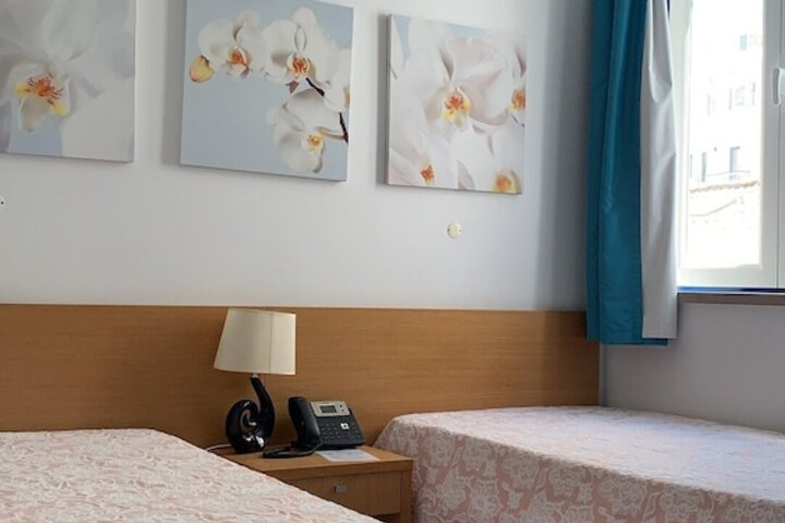 Room 3 of 85