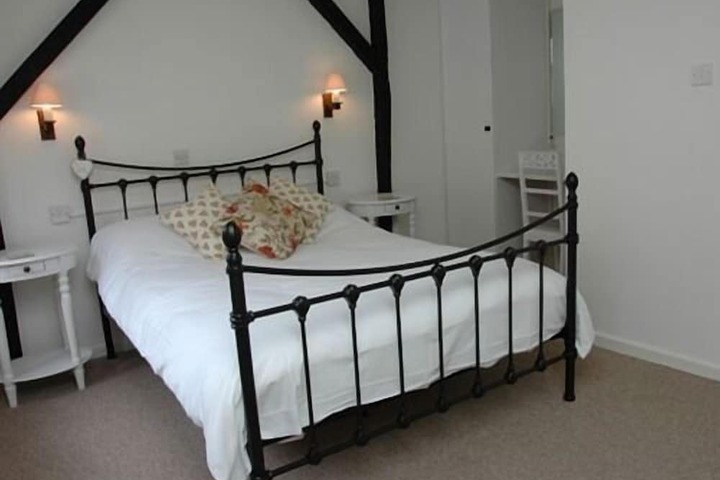Room 5 of 9