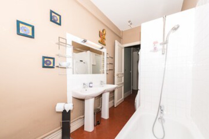 Room 2 of 18