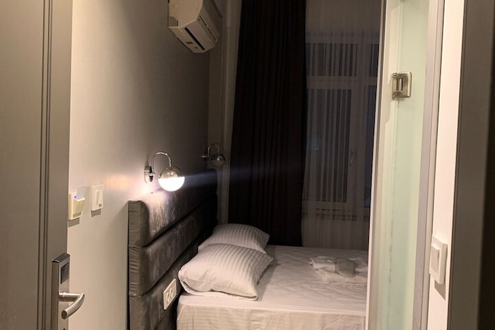 Room 2 of 9