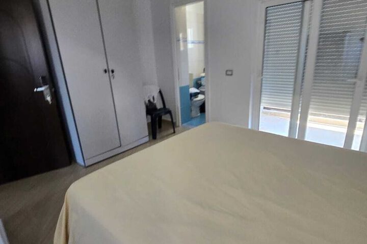 Room 2 of 8