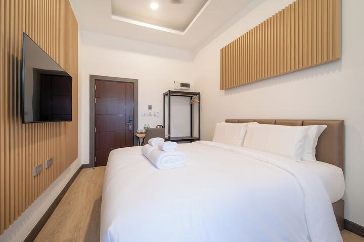 Room 5 of 84