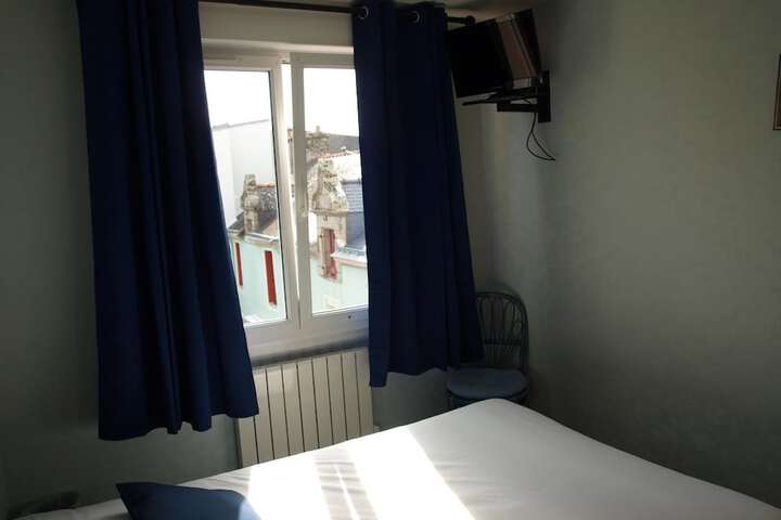 Room 8 of 34