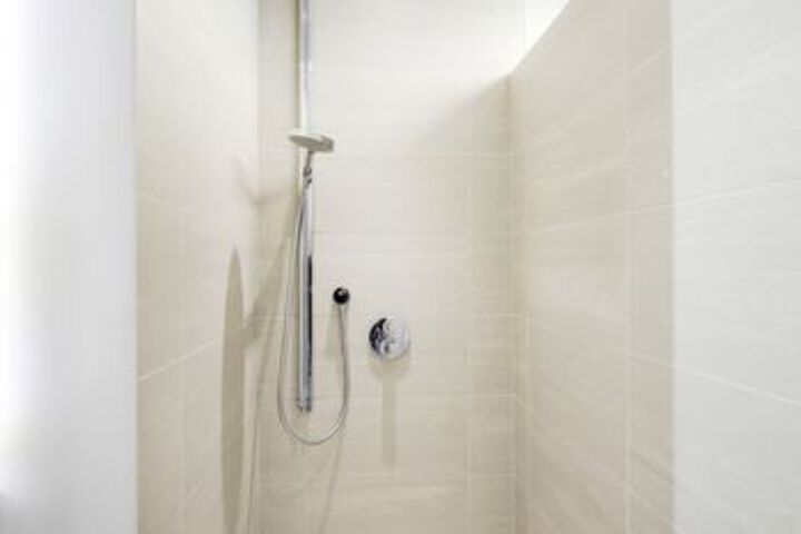 Room 6 of 23