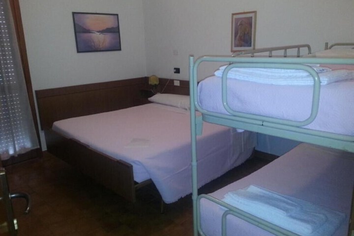 Room 18 of 38