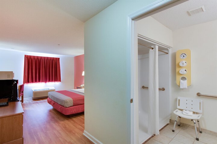 1 King Bed (11 of 19)