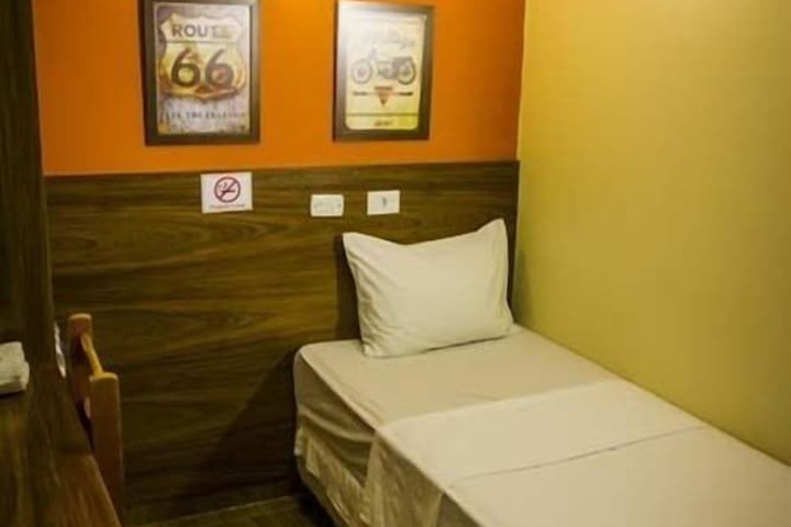 Room 9 of 32