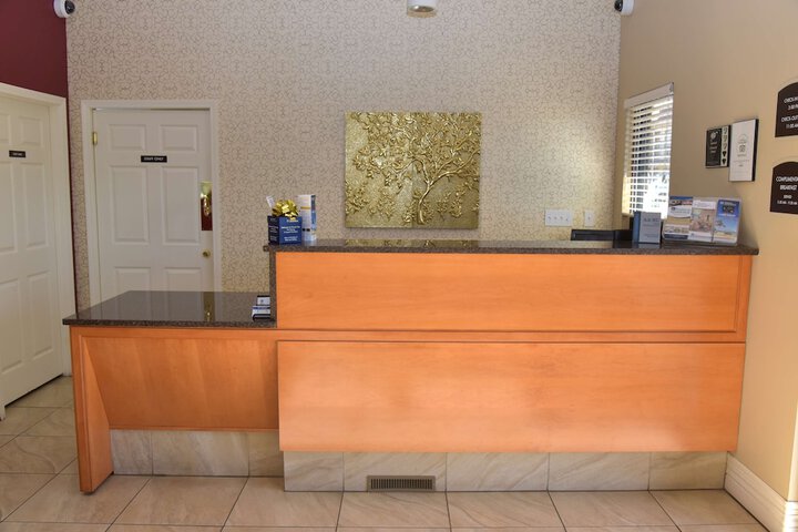 Check-in/check-out kiosk