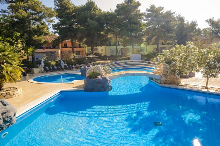 Pool 54 of 138