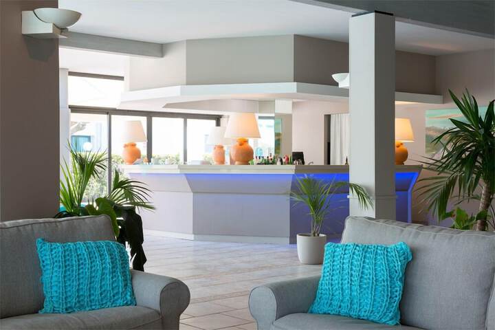 Hotel Interior 2 of 128